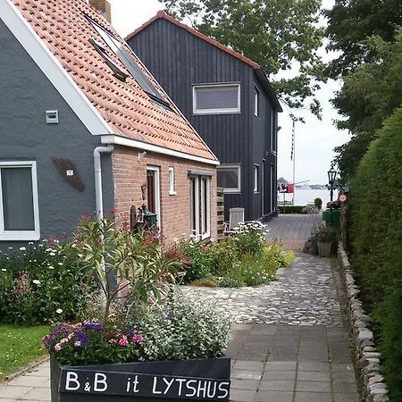 B&B It Lytshus Earnewald Bagian luar foto
