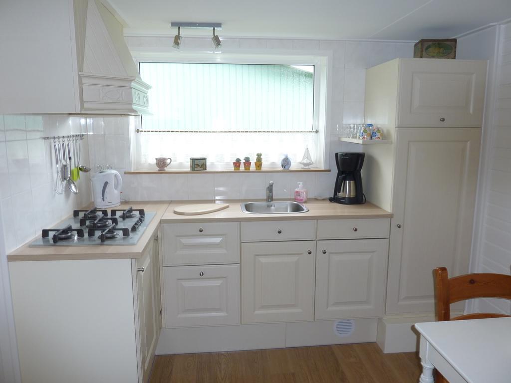 B&B It Lytshus Earnewald Ruang foto